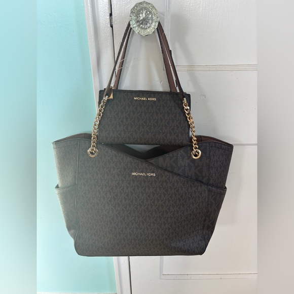 Michael Kors Handbags - Brown Micheal Kors purse and wallet set
